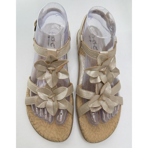 B.O.C. Børn Strappy Sandals Platinum Leather Flowers Flat Heel‎ 7/38 Preppy Boho - Picture 1 of 9
